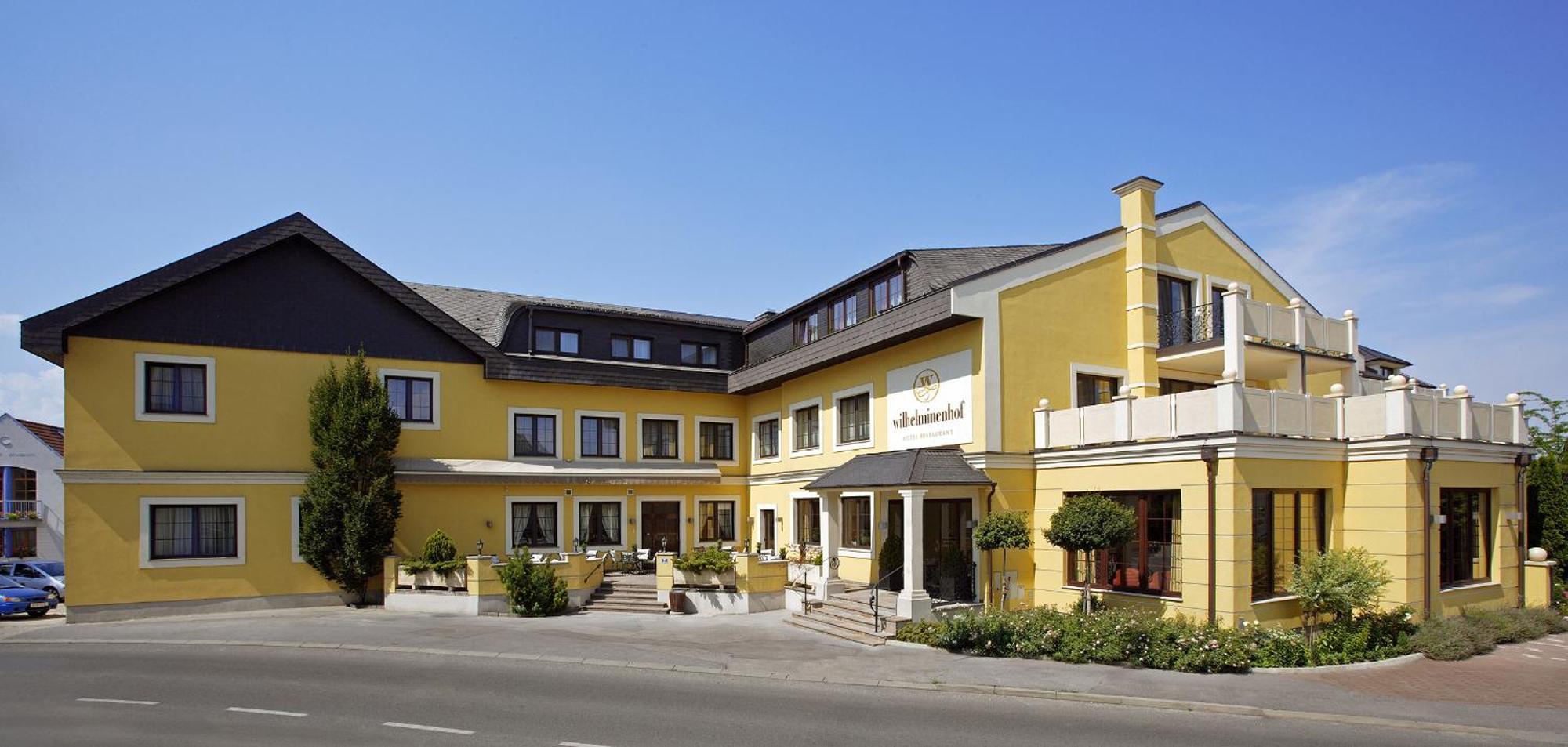Wilhelminenhof Hotel Trausdorf an der Wulka Exterior photo